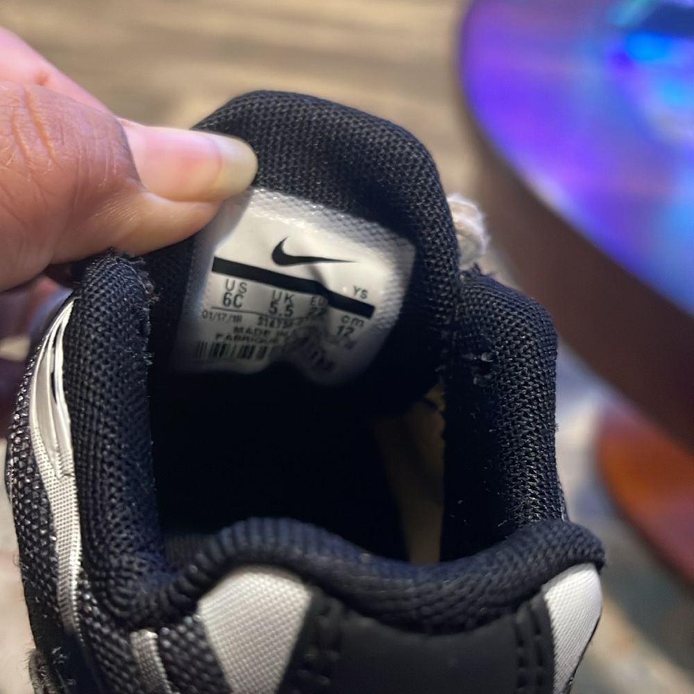 Black‎ and White Athletic Sneakers - Picture 3 of 3